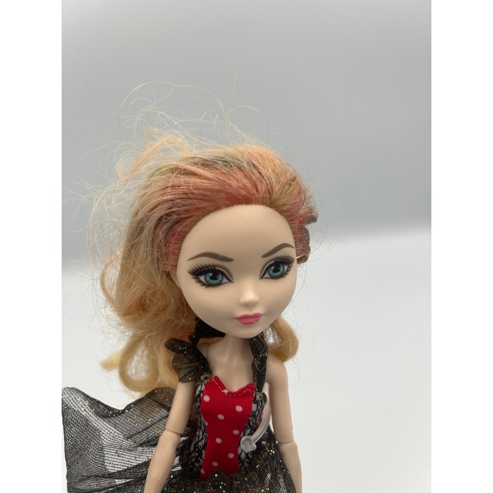Ever After High Mirror Beach Apple White fashion doll - Picture 3 of 8